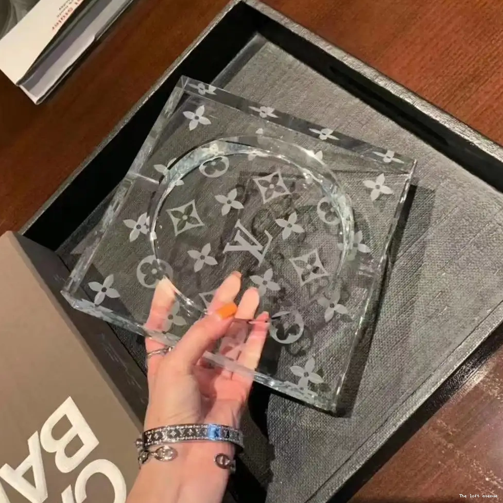 CUSTOM ASHTRAY LV 0517